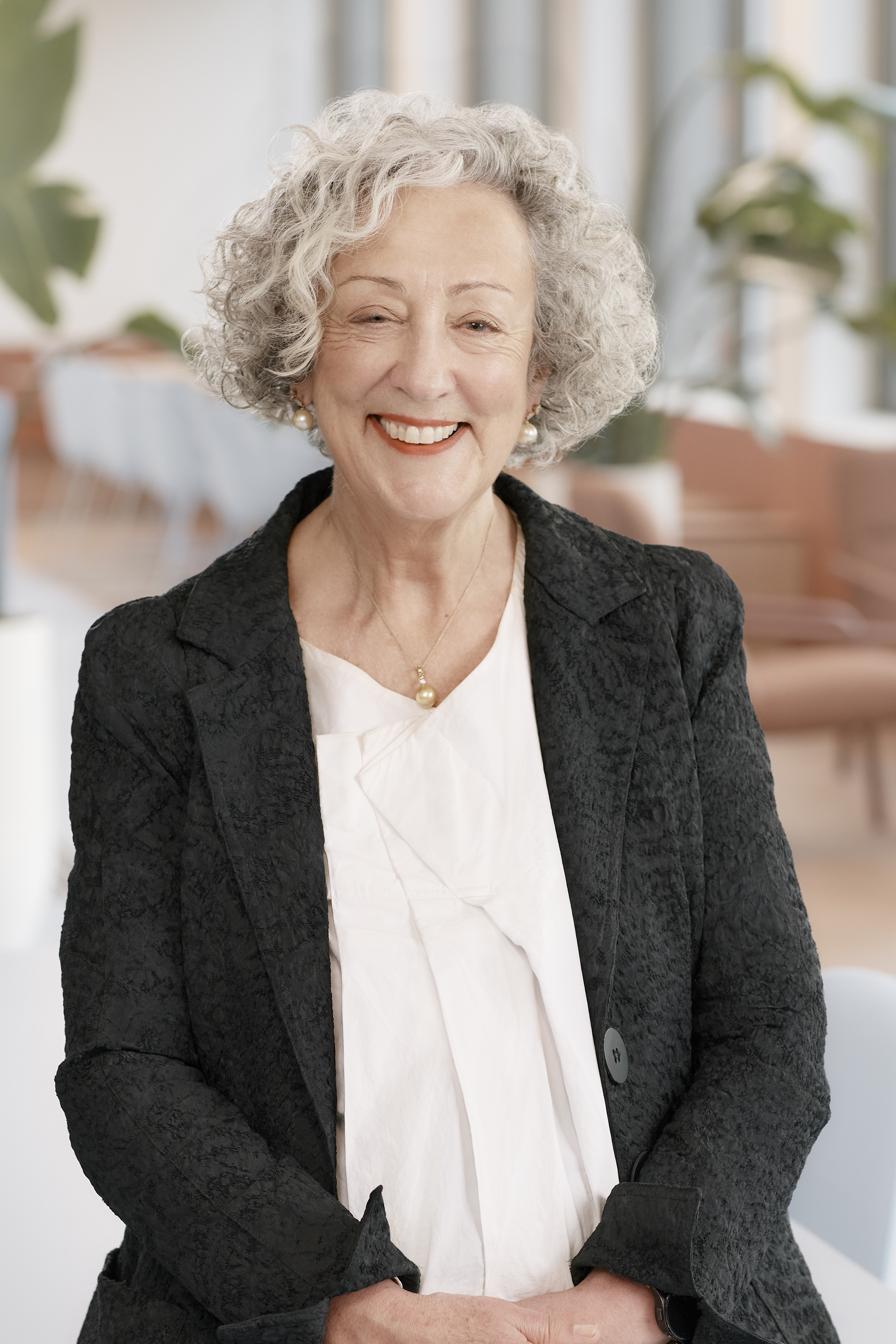 Liz Harris headshot